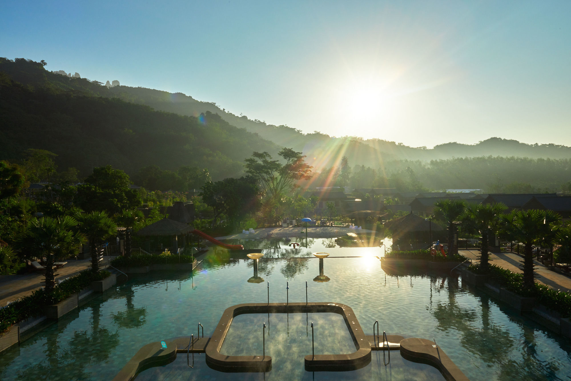 Doubletree Resort By Hilton Hotel Hainan - Qixianling Hot Spring Baoting ภายนอก รูปภาพ